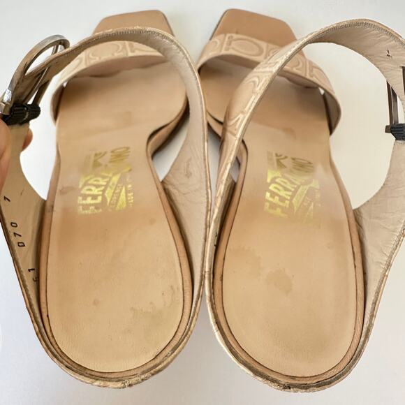 Vintage Salvatore Ferragamo Gancini Leather Strap Heel Sandal Size 7 B - Picture 11 of 16